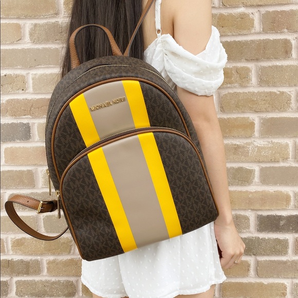 Gaby’sBags👜💕NWT Michael Kors Backpack Brown - Picture 4 of 4